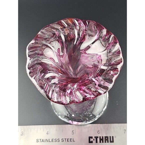 Signed CAS Chris Smith West Virginia Art Glass, Cranberry Bud Vase, Flower Shape - Picture 4 of 9